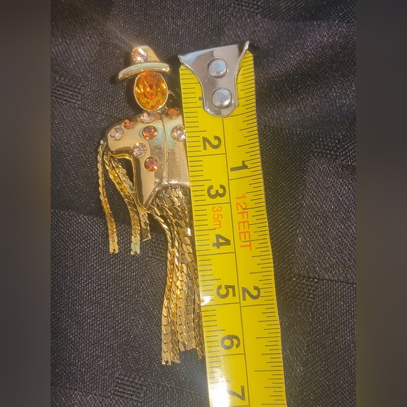Cookie LEE Scarecrow Brooch Pin Goldtone Rhinstones Chain “Straw” - Picture 5 of 6